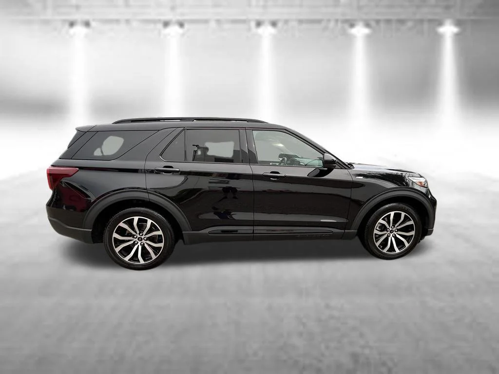 Used 2024 Black Metallic Ford ST-Line image 3