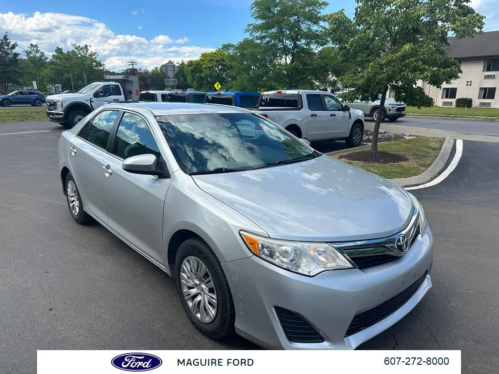 Used 2014 Silver Toyota LE image 1