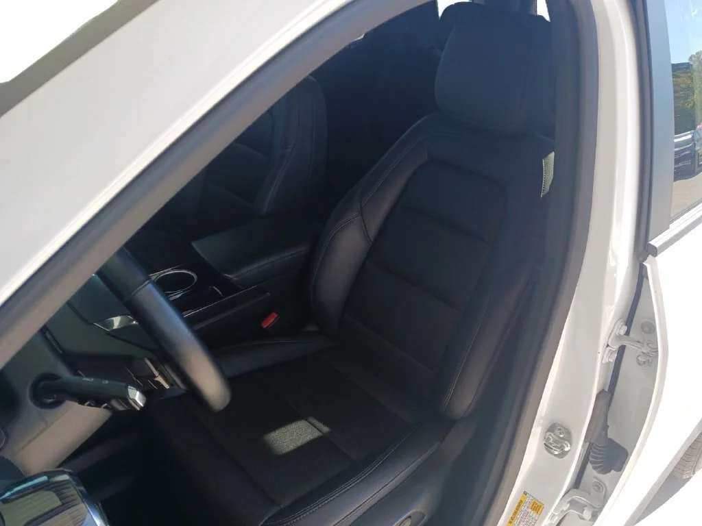 Used 2025 Summit White Chevrolet LT image 26