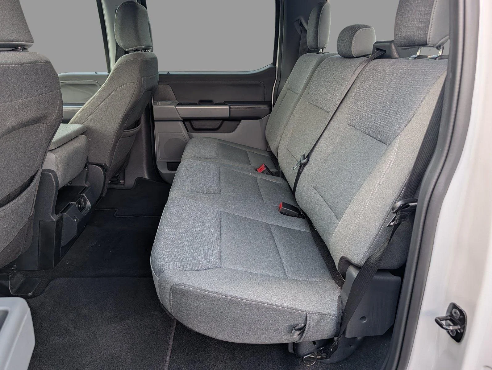 Used 2025 Oxford White Ford XLT image 31