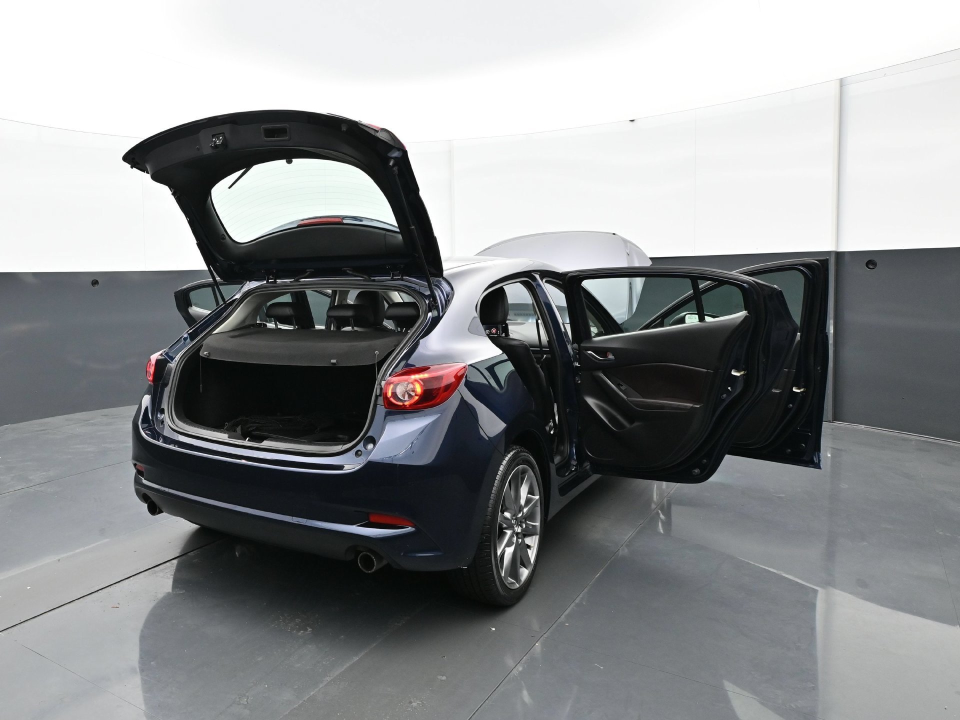 Used 2018 Deep Crystal Blue Mica Mazda Grand Touring image 38