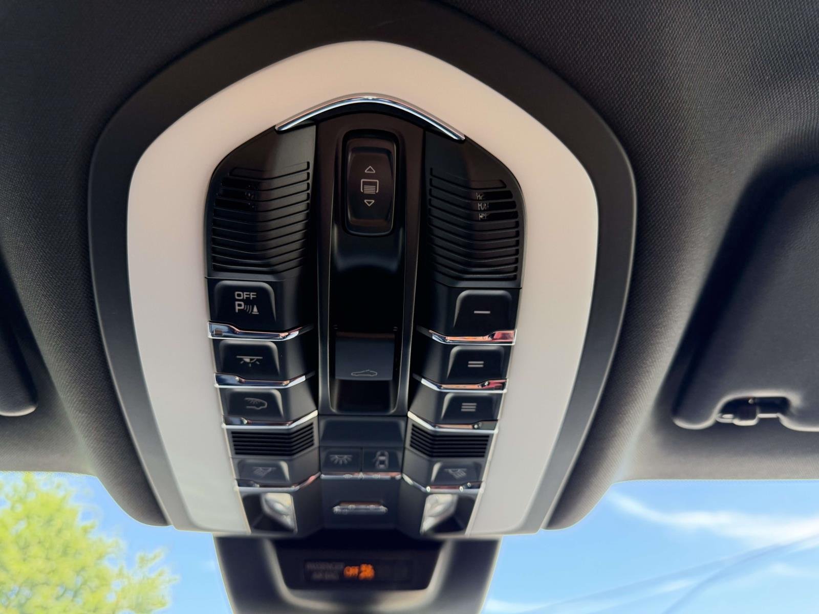 Certified Used 2024  Porsche  image 31