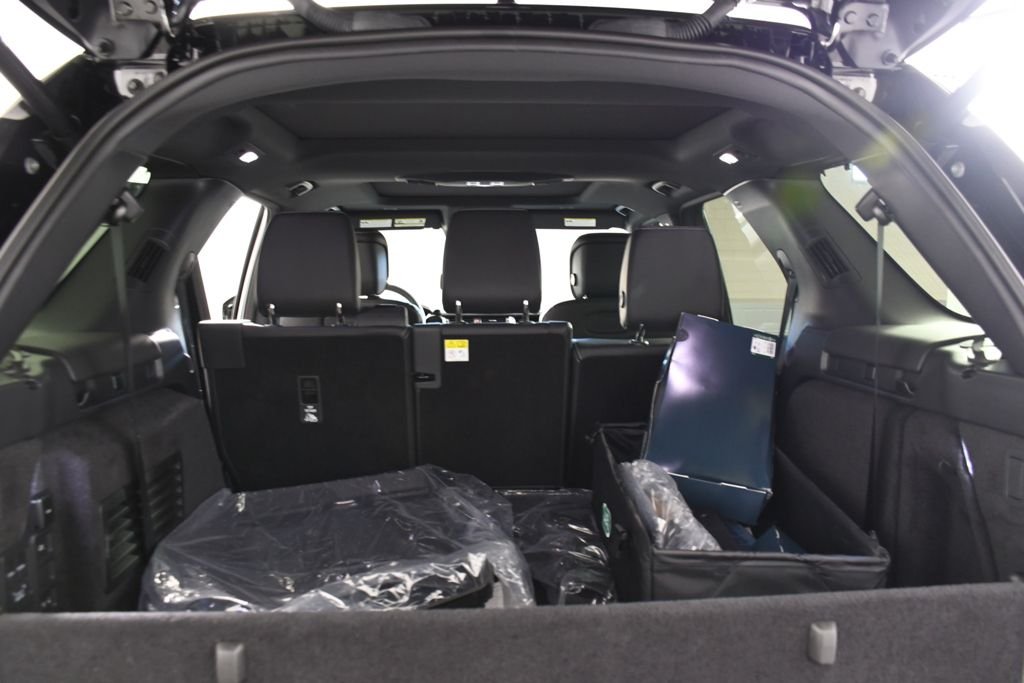 New 2026 Santorini Blk Land Rover S image 24