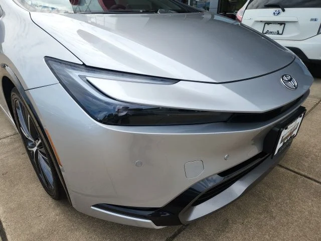 Used 2024  Toyota XLE image 8