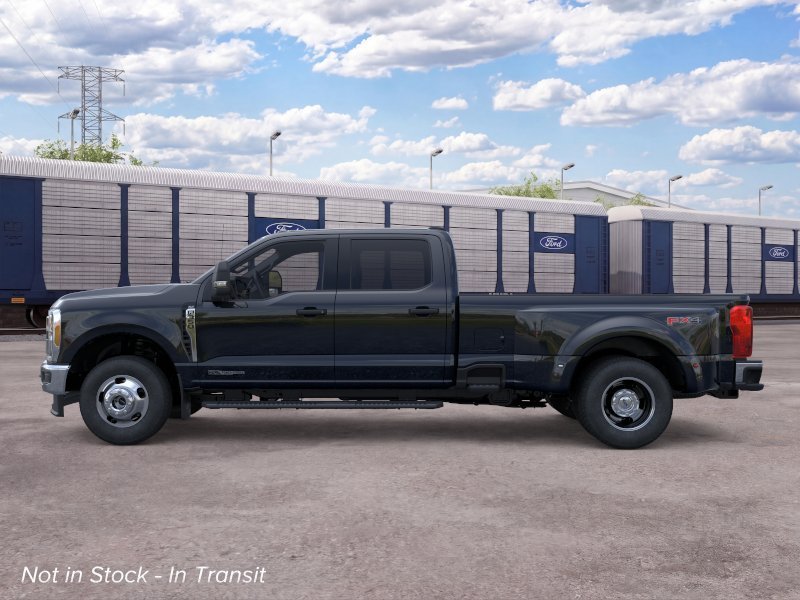 New 2026 Agate Black Metallic Ford XLT image 4