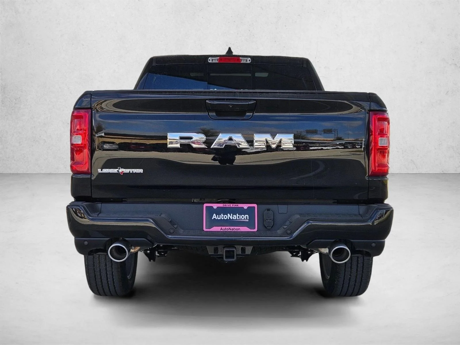 New 2026 Diamond Black Crystal Pearl-Coat Exterior Paint RAM Lone Star image 8