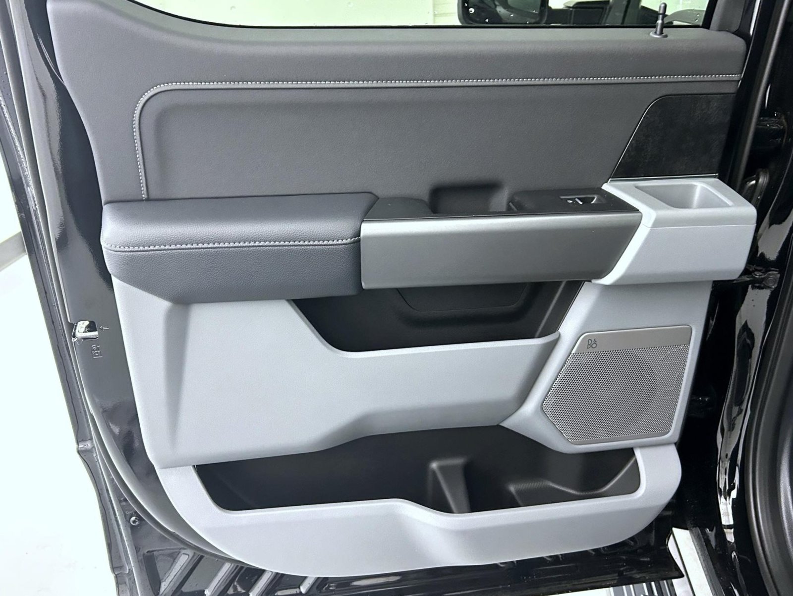 New 2026 Agate Black Metallic Ford XLT image 19