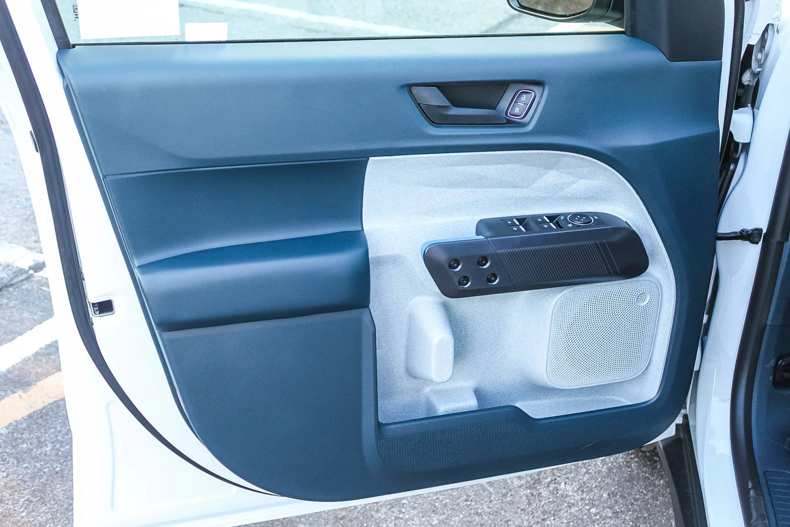 New 2026 Oxford White Ford XLT image 23