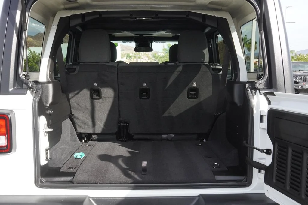 Used 2025 White Jeep Sport S image 39
