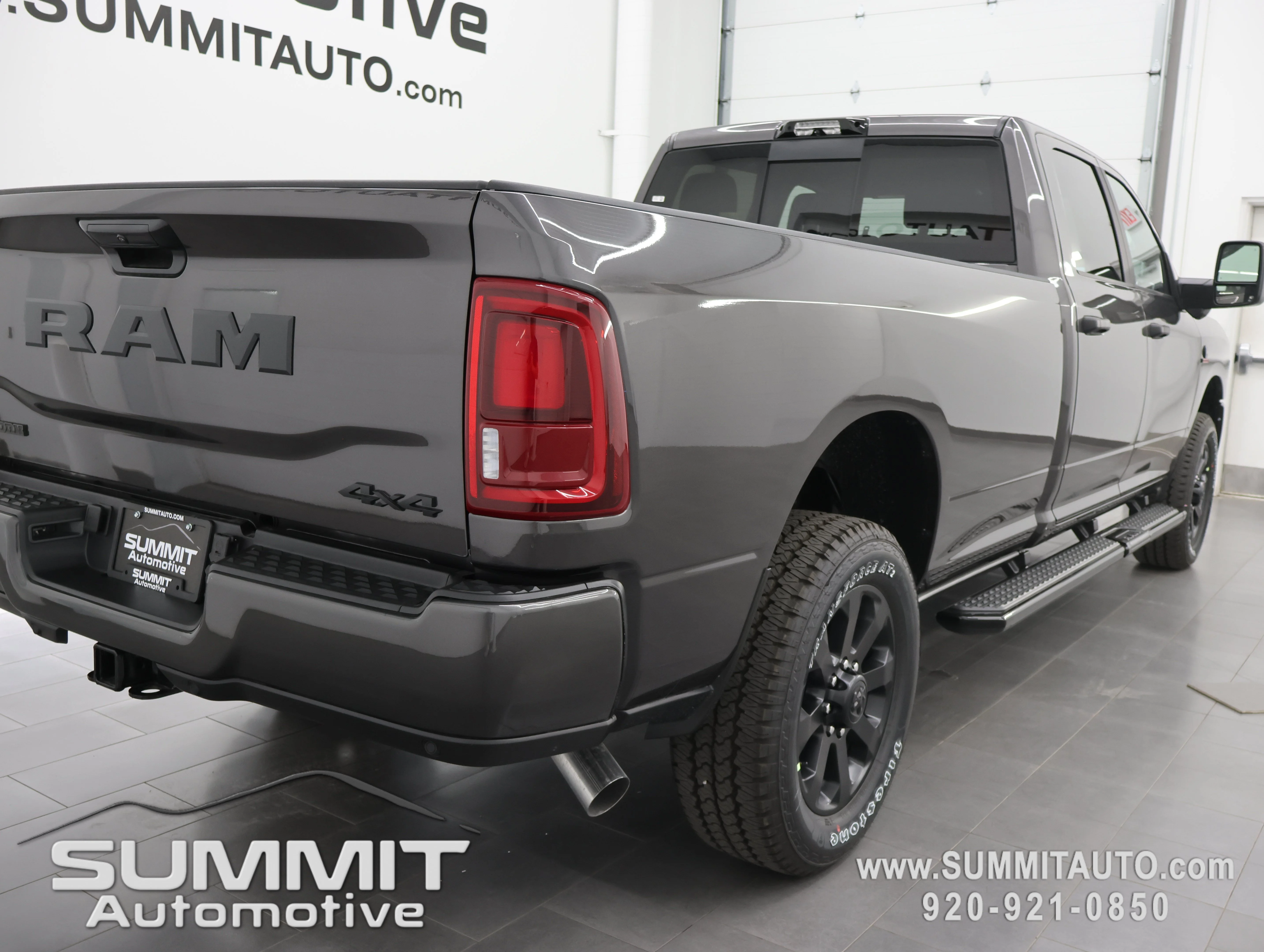 New 2026 Granite Crystal Metallic Clear-Coat Exterior Paint RAM Big Horn image 4