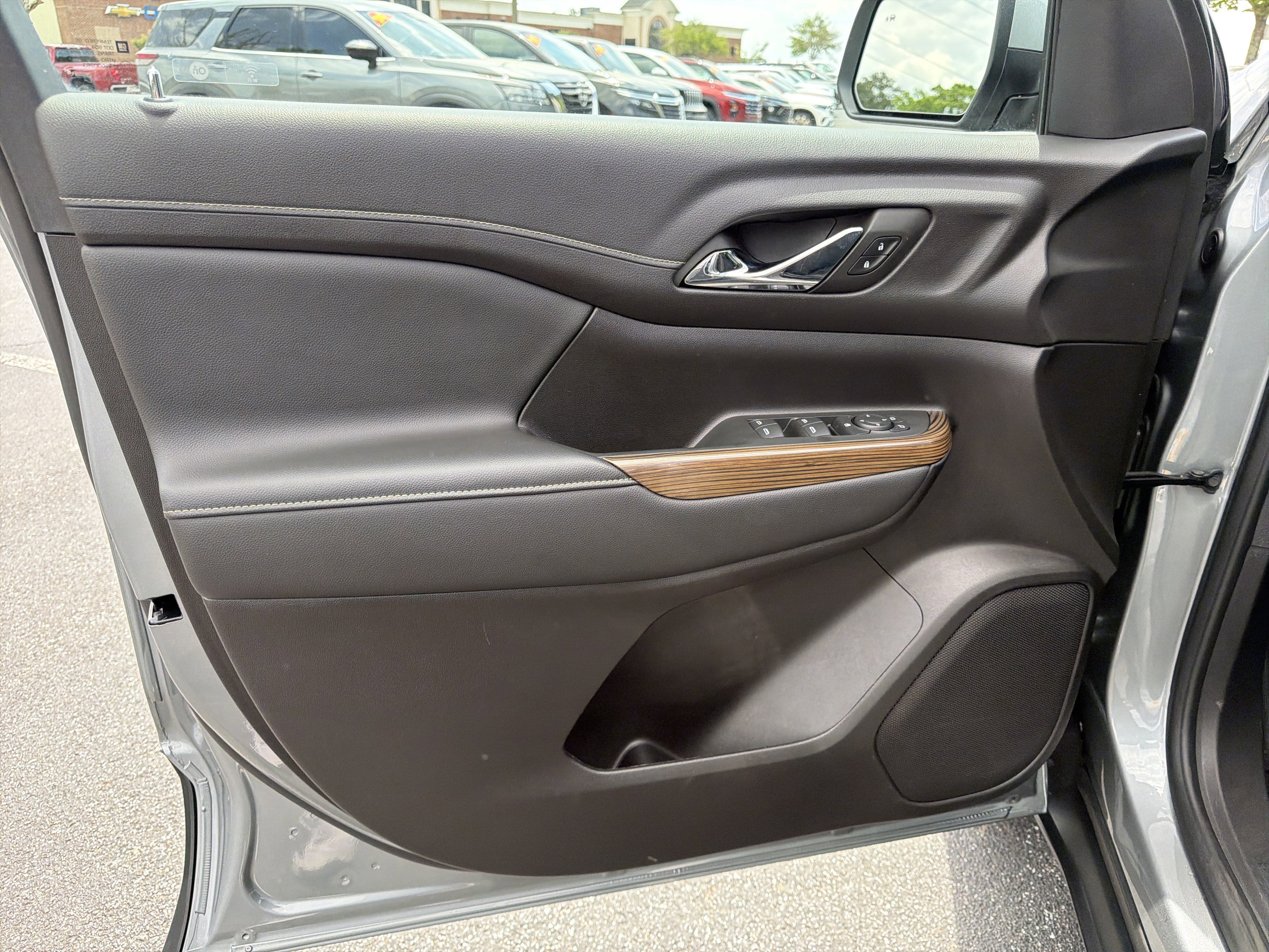 Used 2023 Sterling Metallic GMC SLE image 10