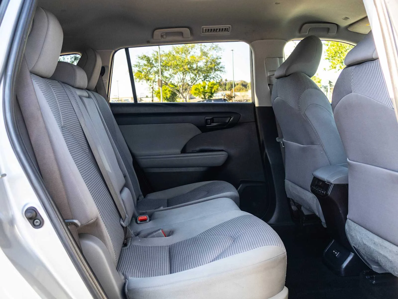 Used 2022 Silver Toyota LE image 19