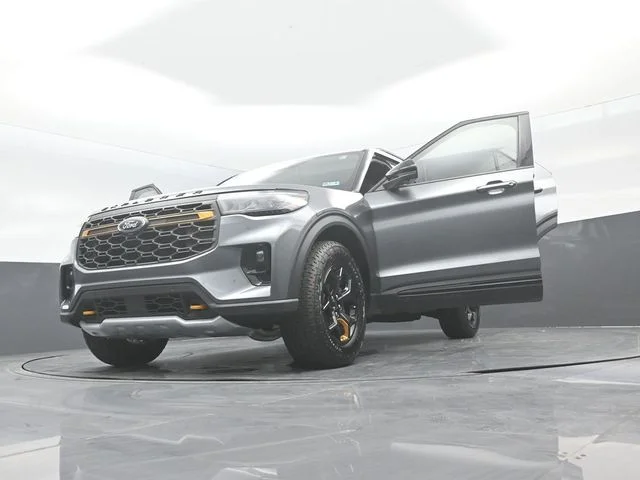 New 2026 Carbonized Gray Metallic Ford Tremor® image 33