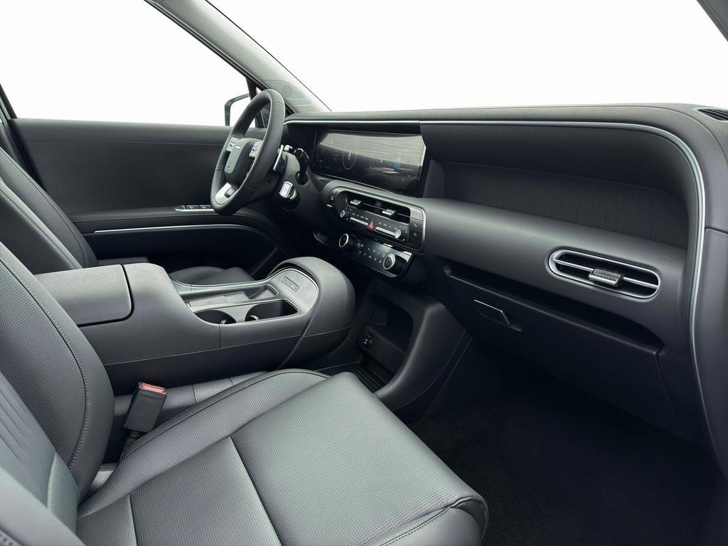 New 2026 Creamy White Pearl Hyundai SEL 7P image 15