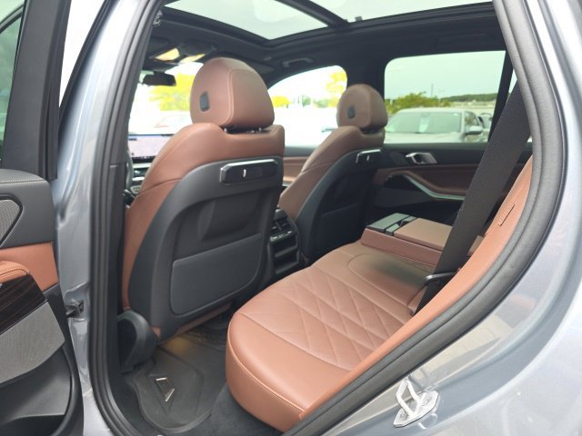Used 2025 Gray BMW xDrive40i image 33