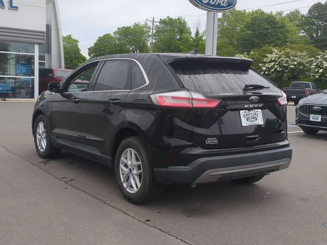 Used 2022 Black Ford SEL image 11