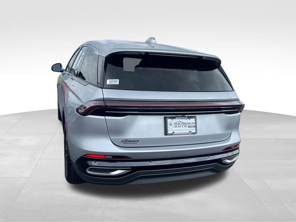 Used 2024 Silver Lincoln Premiere image 4