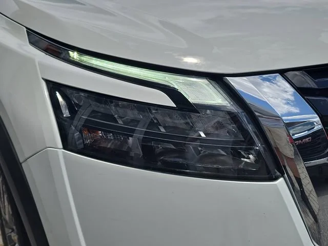 Certified Used 2025 Glacier White Nissan SV image 10