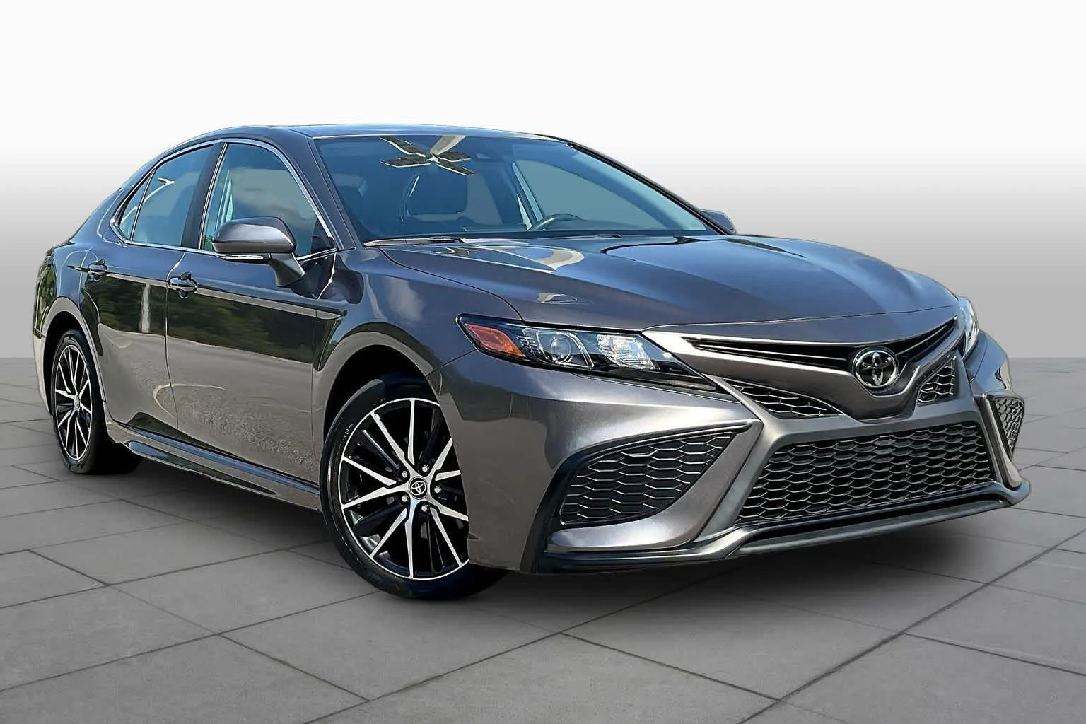 Used 2023 Predawn Gray Mica Toyota SE image 3