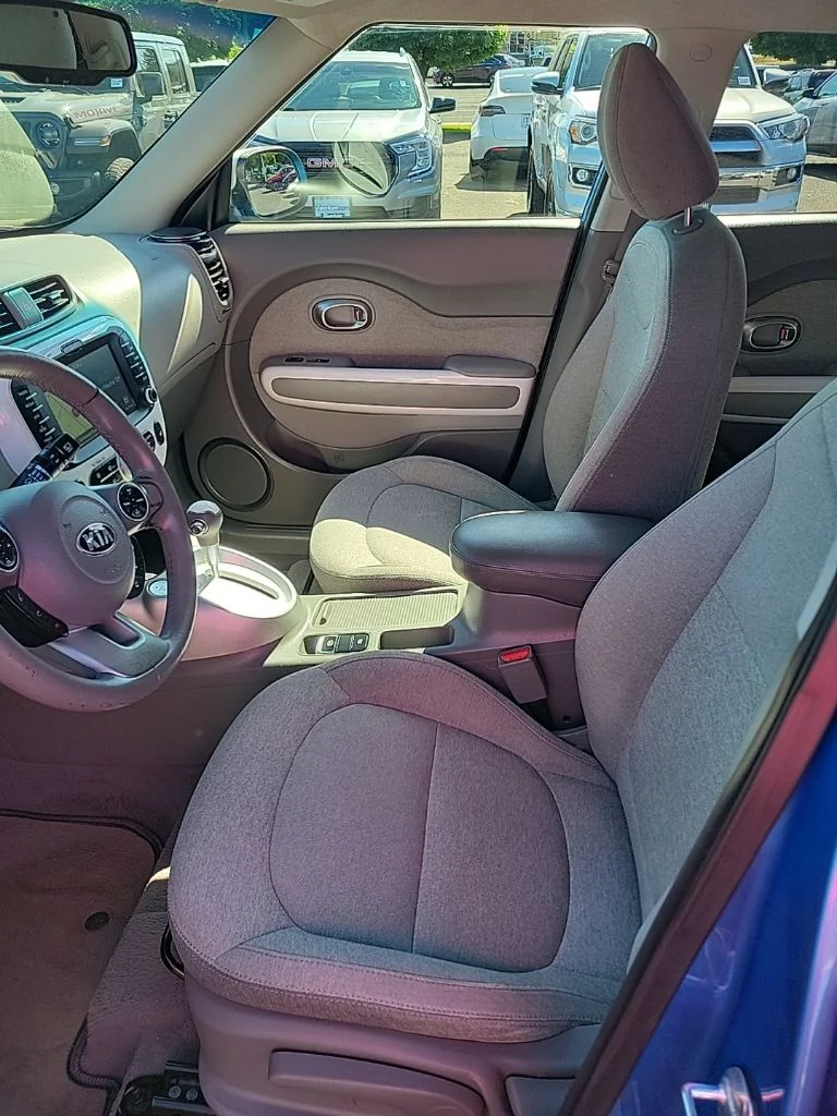 Used 2017 Blue Kia Base image 11