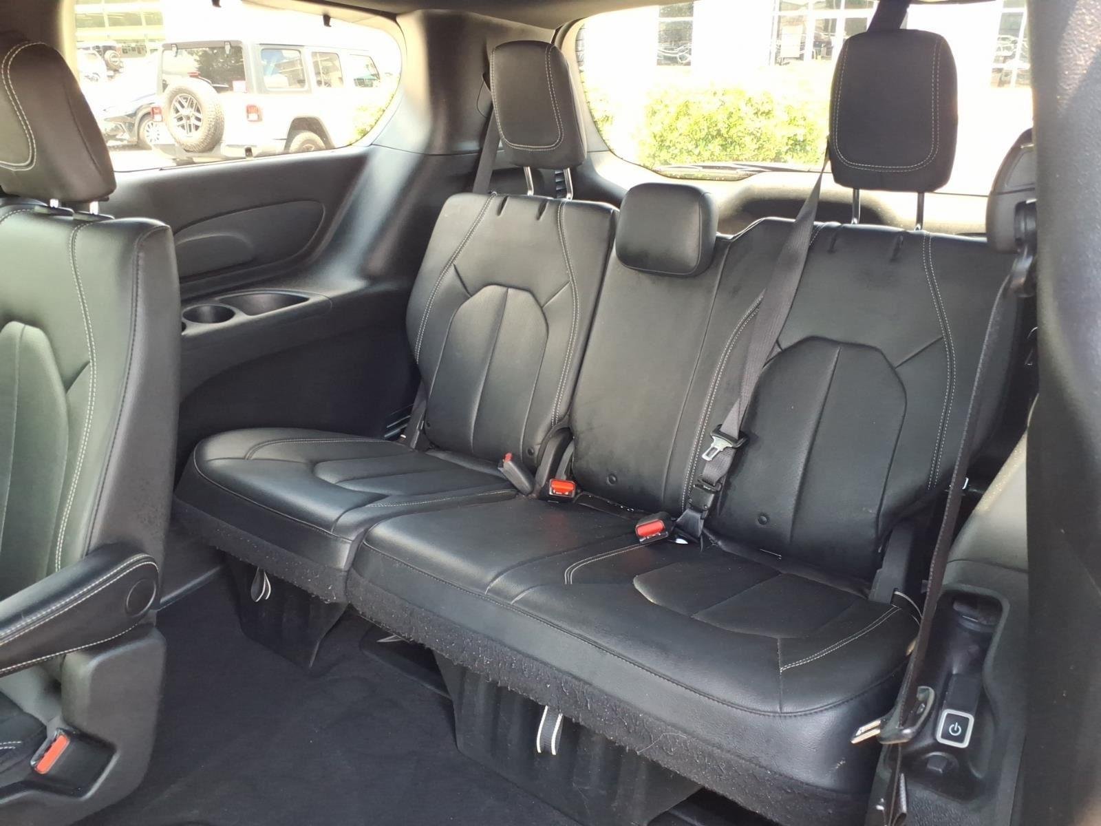Used 2021 Ceramic Gray Clearcoat Chrysler Touring L image 19