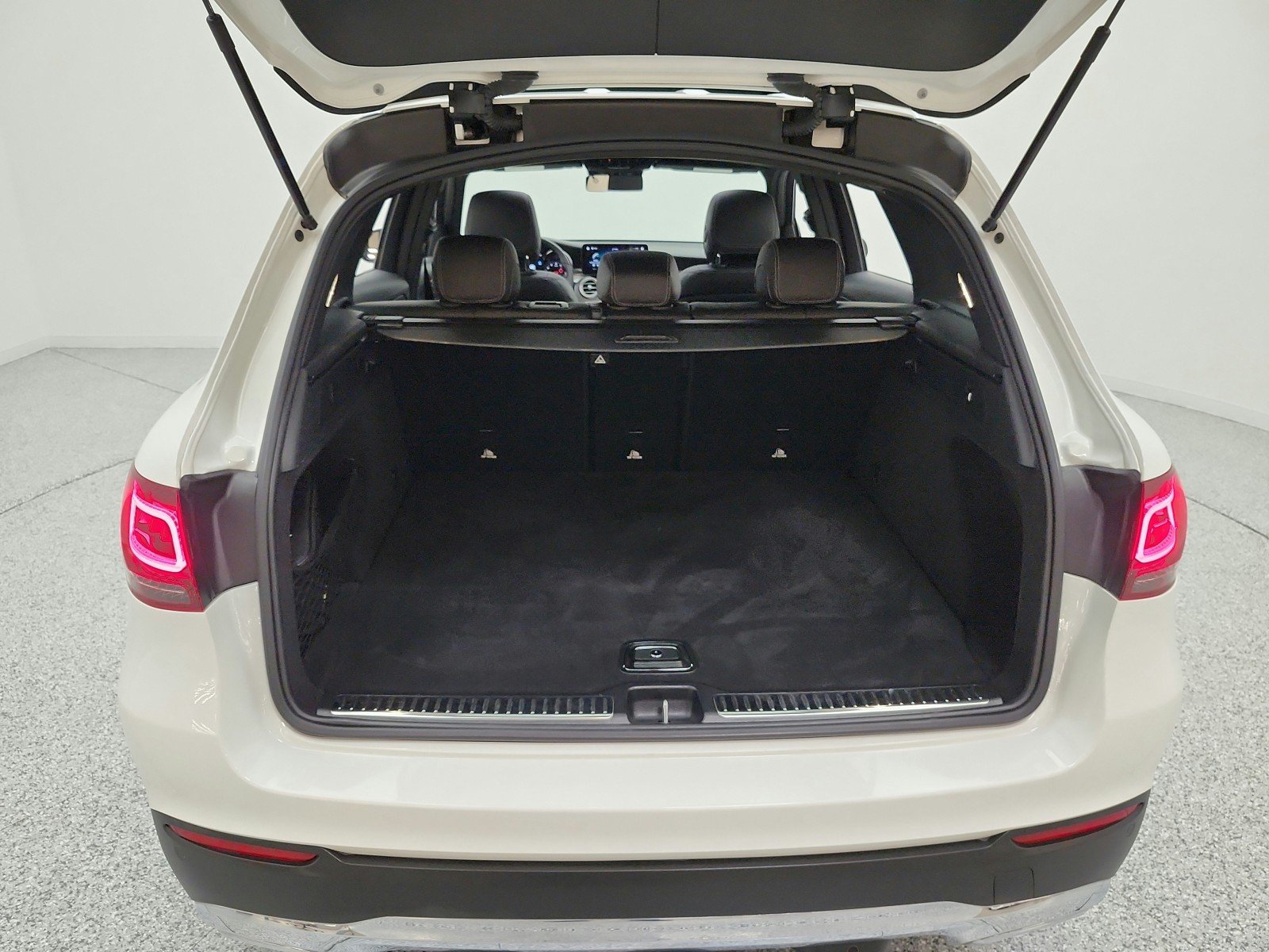 Used 2022 Polar White Mercedes-Benz GLC 300 SUV image 21