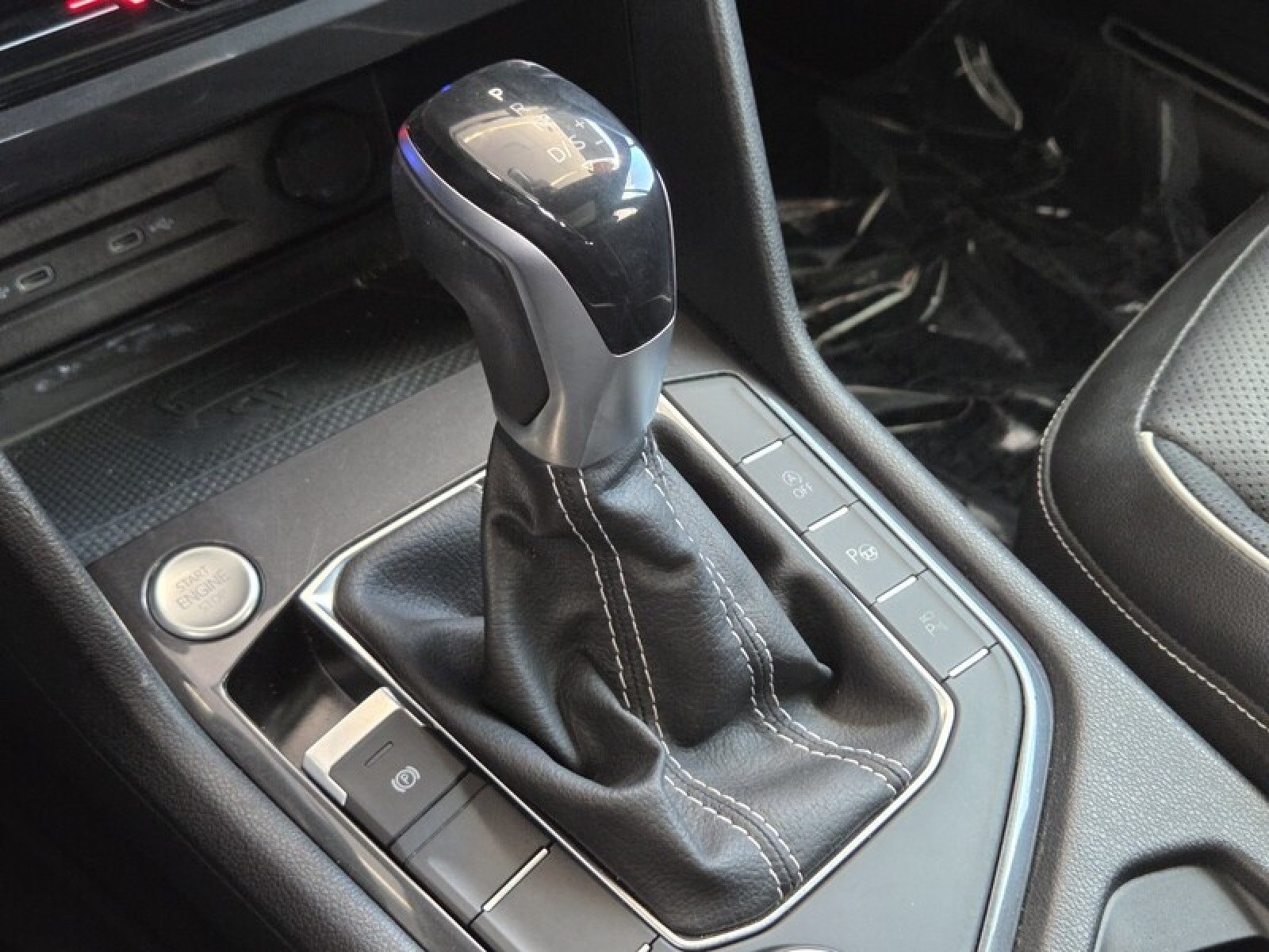 Used 2022 GRAY Volkswagen SEL R-Line image 32