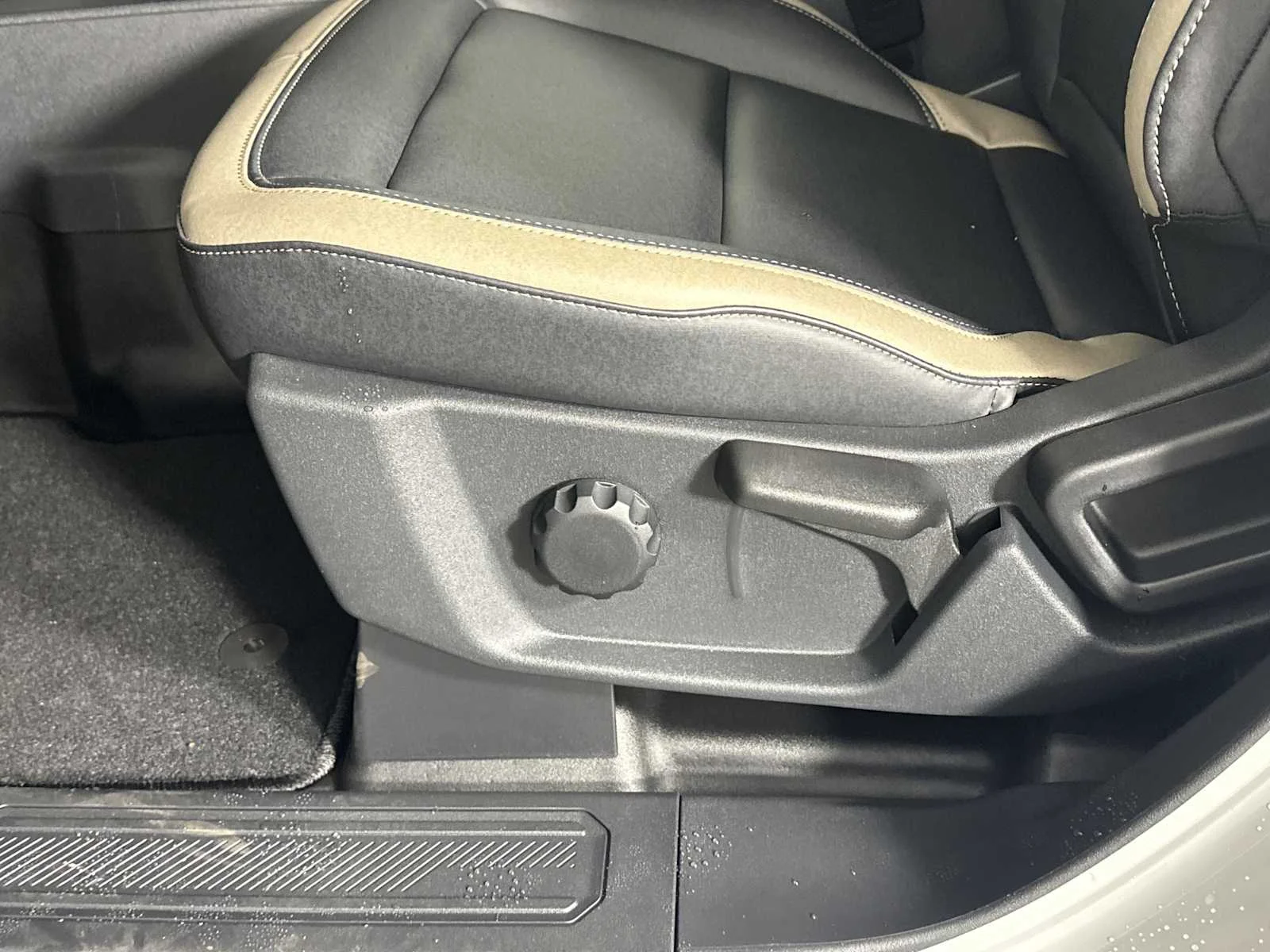 New 2026 Avalanche Gray Ford Big Bend image 9