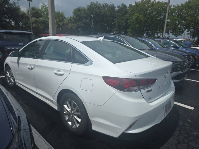 Used 2018 Quartz White Pearl Hyundai SE image 3