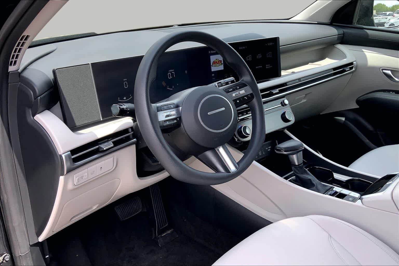 Used 2025 Phantom Black Hyundai SEL image 16