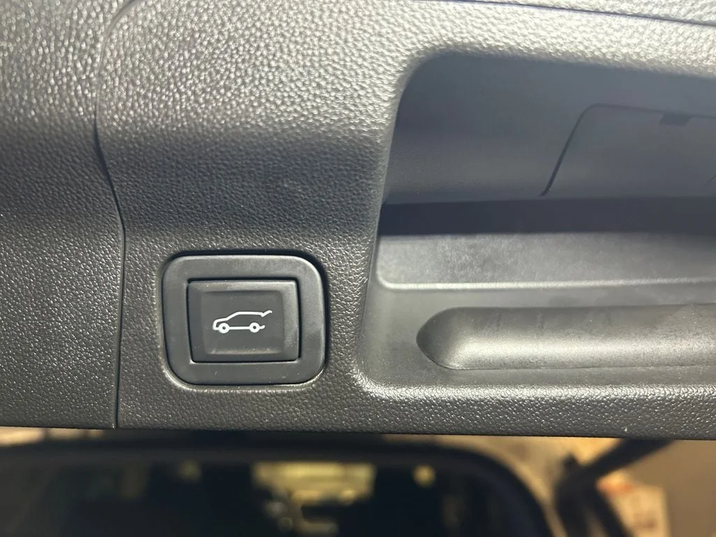 Used 2021 Summit White GMC SLE image 22