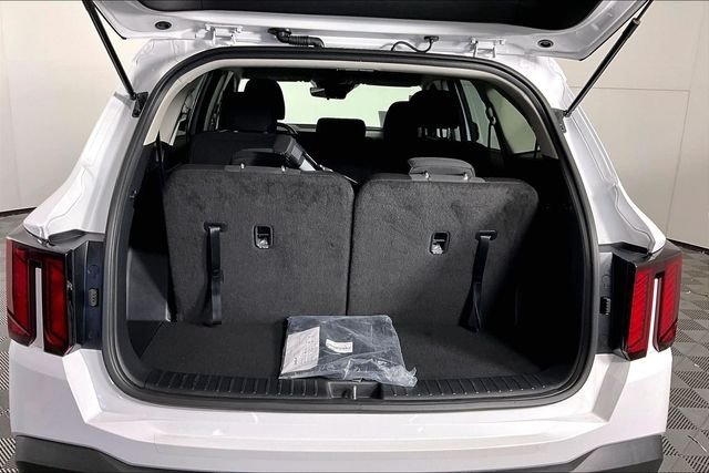 Used 2026 White Kia LX image 28