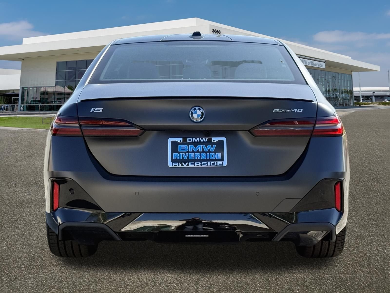 New 2027 Gray BMW eDrive40 image 9