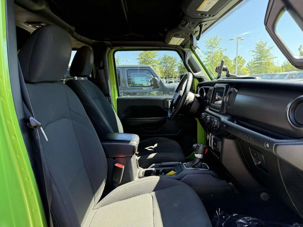 Used 2019 Green Jeep Unlimited Sport S image 15