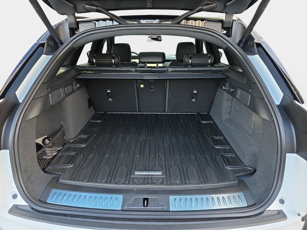New 2026 Fuji White LAND ROVER Dynamic SE image 12