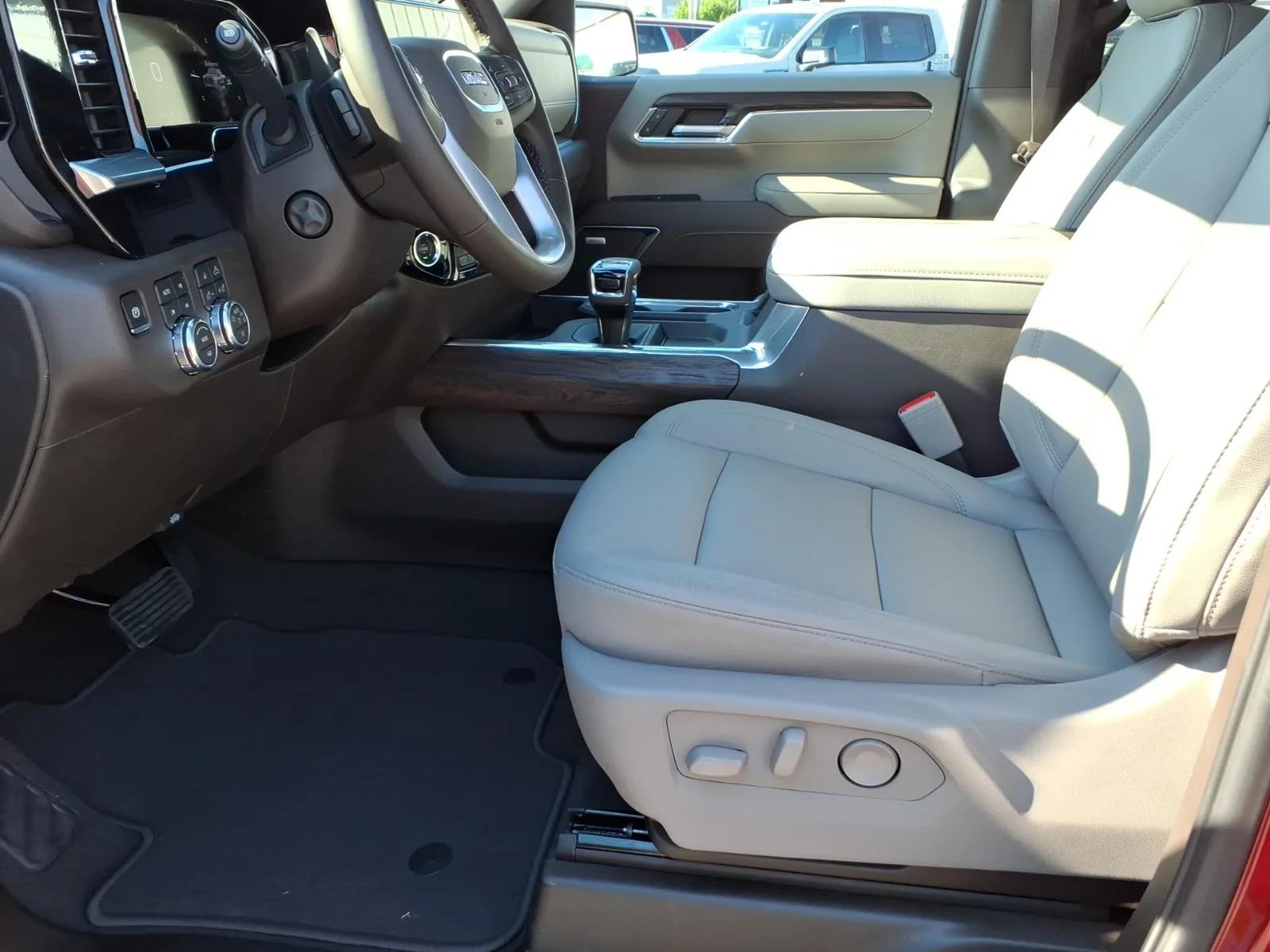 2026 GMC Sierra 1500 SLT - Photo 7