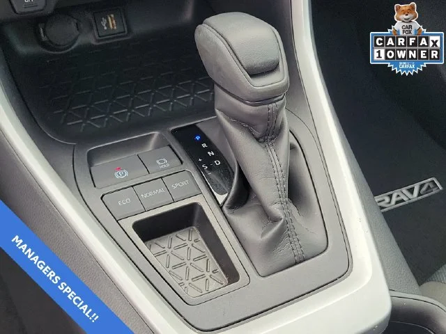 2025 Toyota RAV4 XLE - Photo 32
