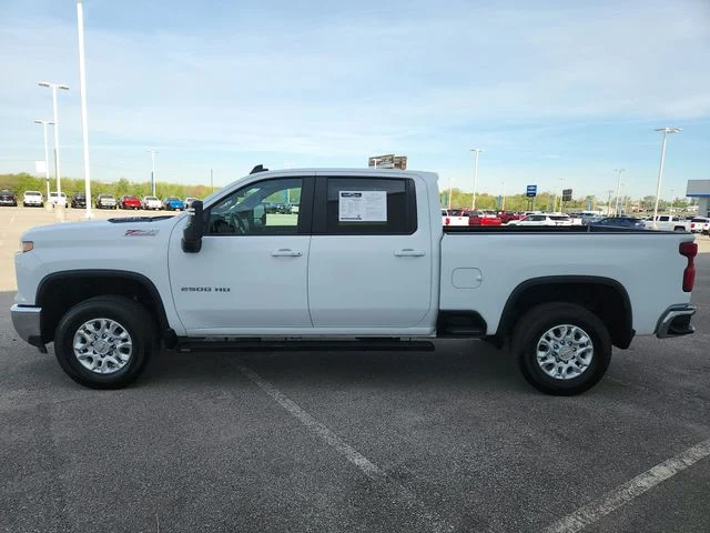 Used 2025 White Chevrolet LT image 4