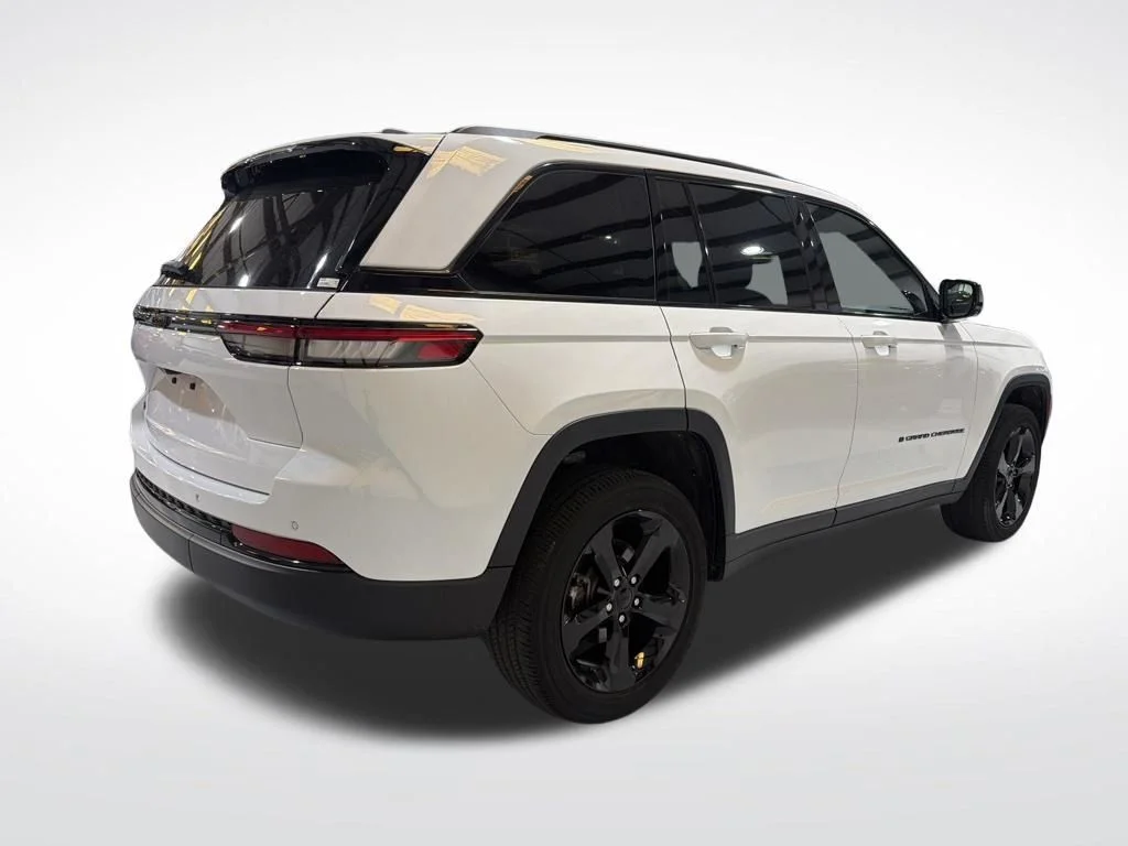 Used 2023 White Jeep Altitude X image 6