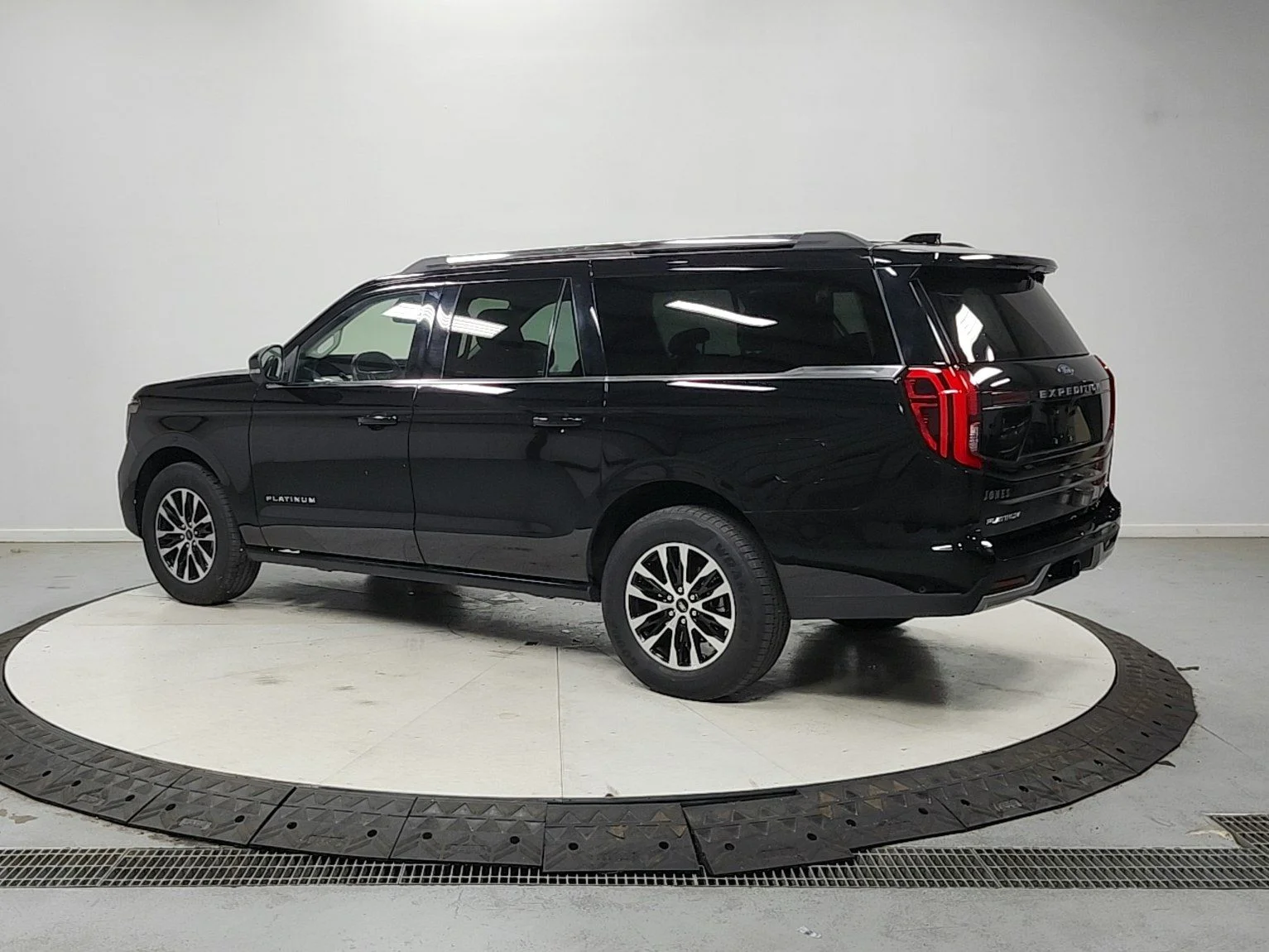 Used 2025 Black Ford Platinum image 6