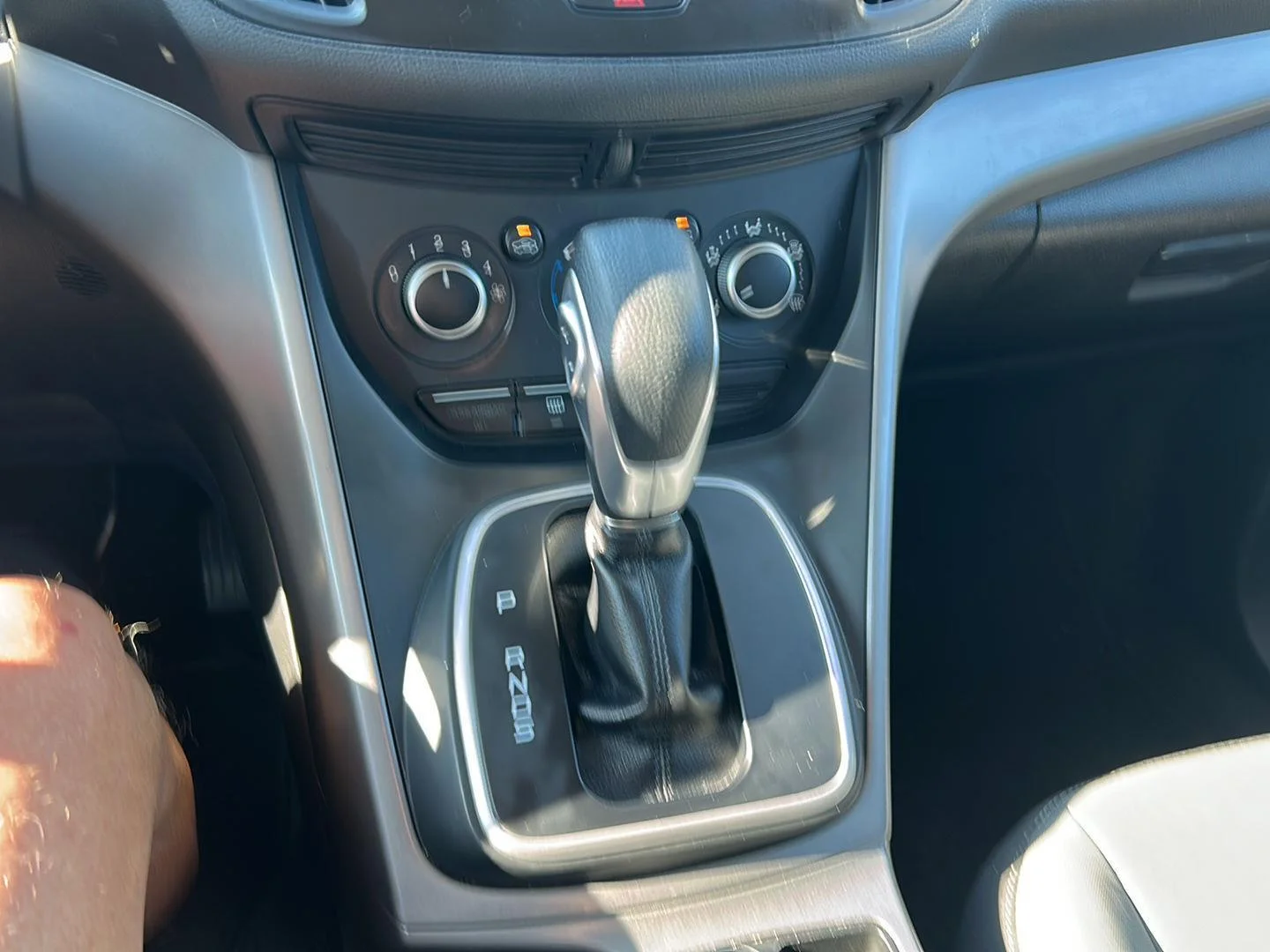 Used 2013 Ingot Silver Metallic Ford SE image 14