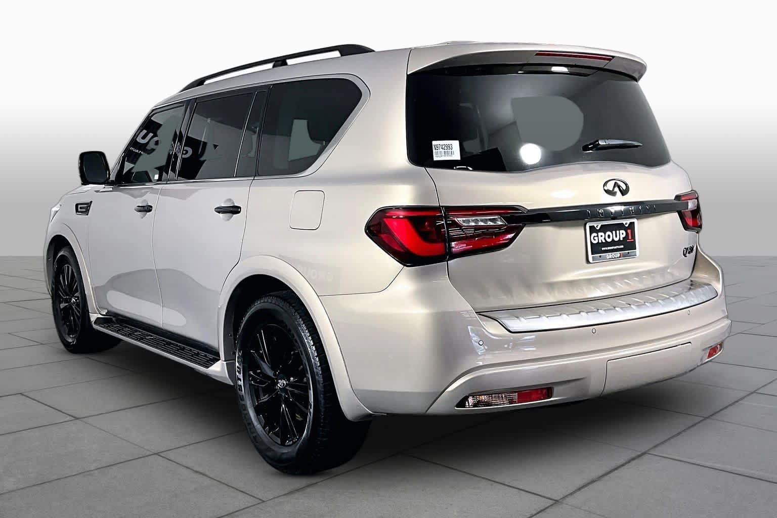 Used 2022 Champagne Quartz INFINITI LUXE image 11