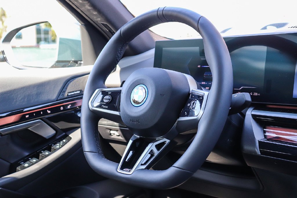 Used 2027 Cape York Green Metallic BMW xDrive40 image 15