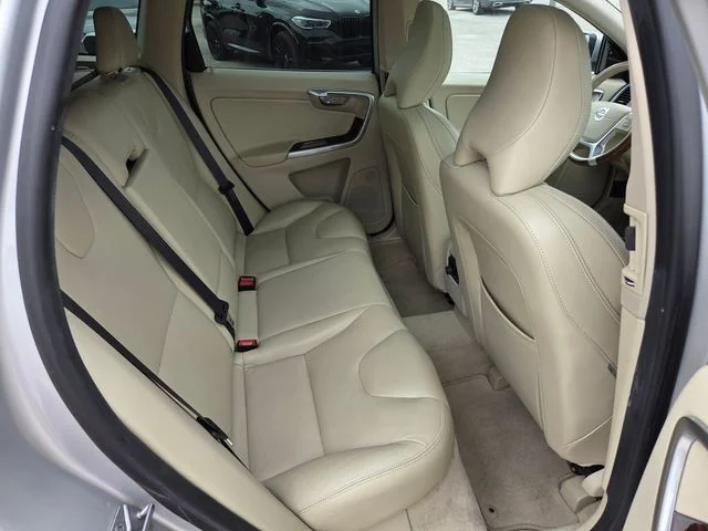 Used 2017 Silver Volvo T5 Inscription image 14