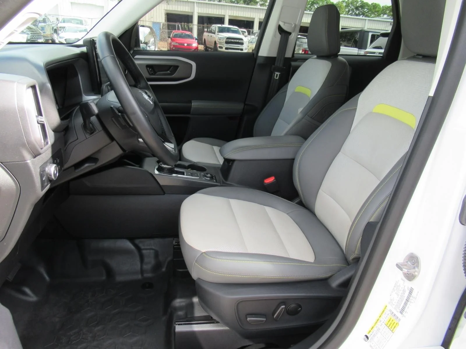 Used 2025 White Ford Badlands image 20