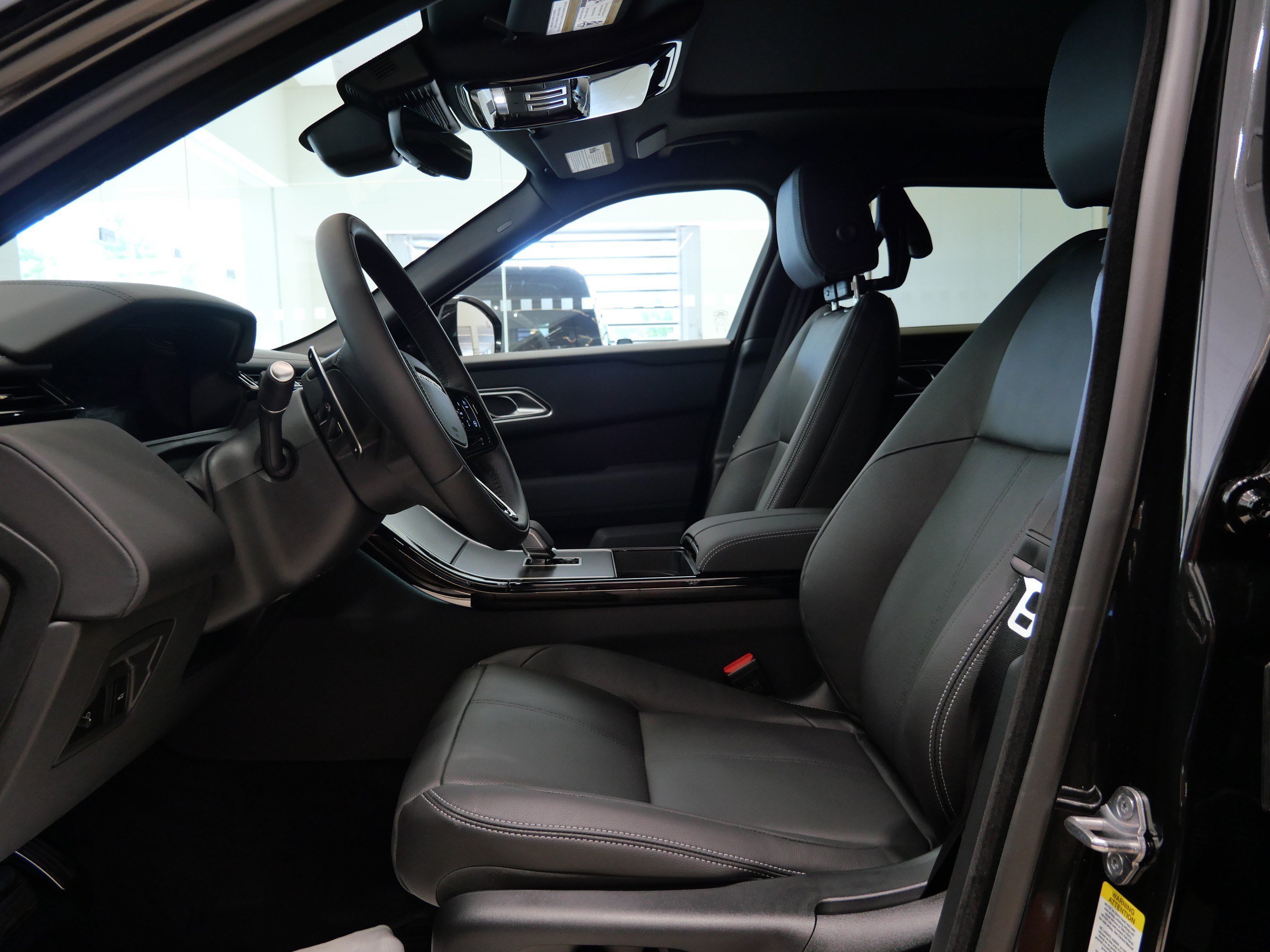 New 2026 Santorini Black LAND ROVER  image 3