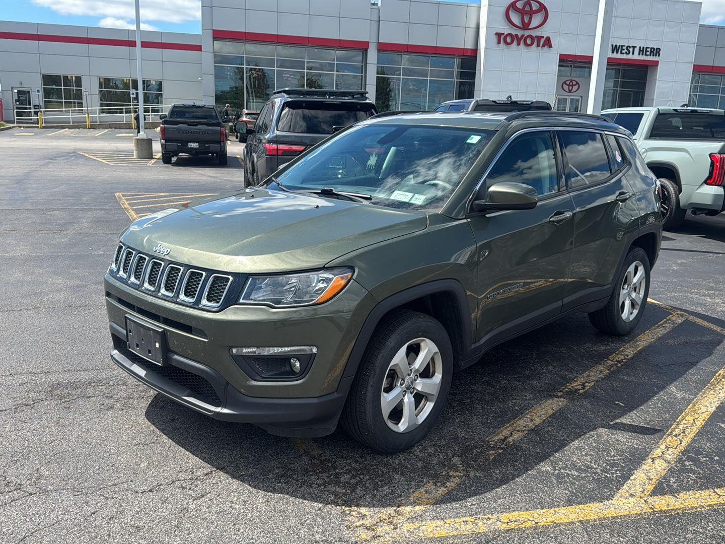 Used 2019 Olive Green Pearlcoat Jeep Latitude image 3