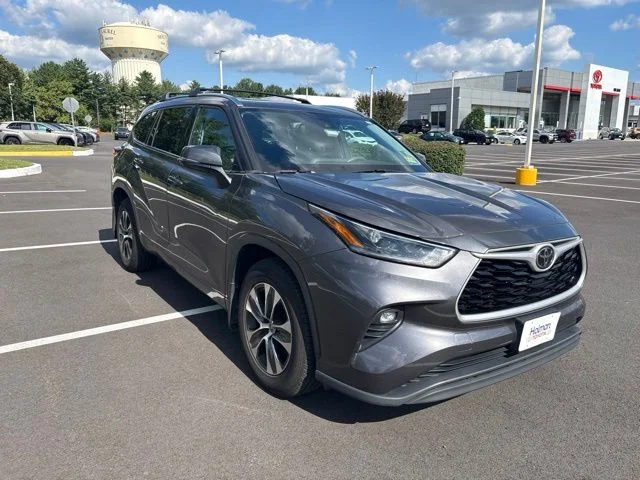 Used 2021 Gray Toyota XLE image 3