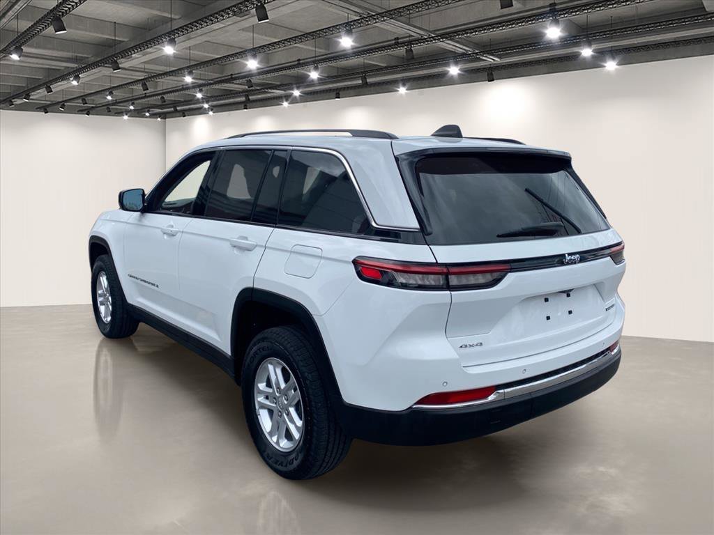 Used 2023 Bright White Clearcoat Jeep Laredo image 5