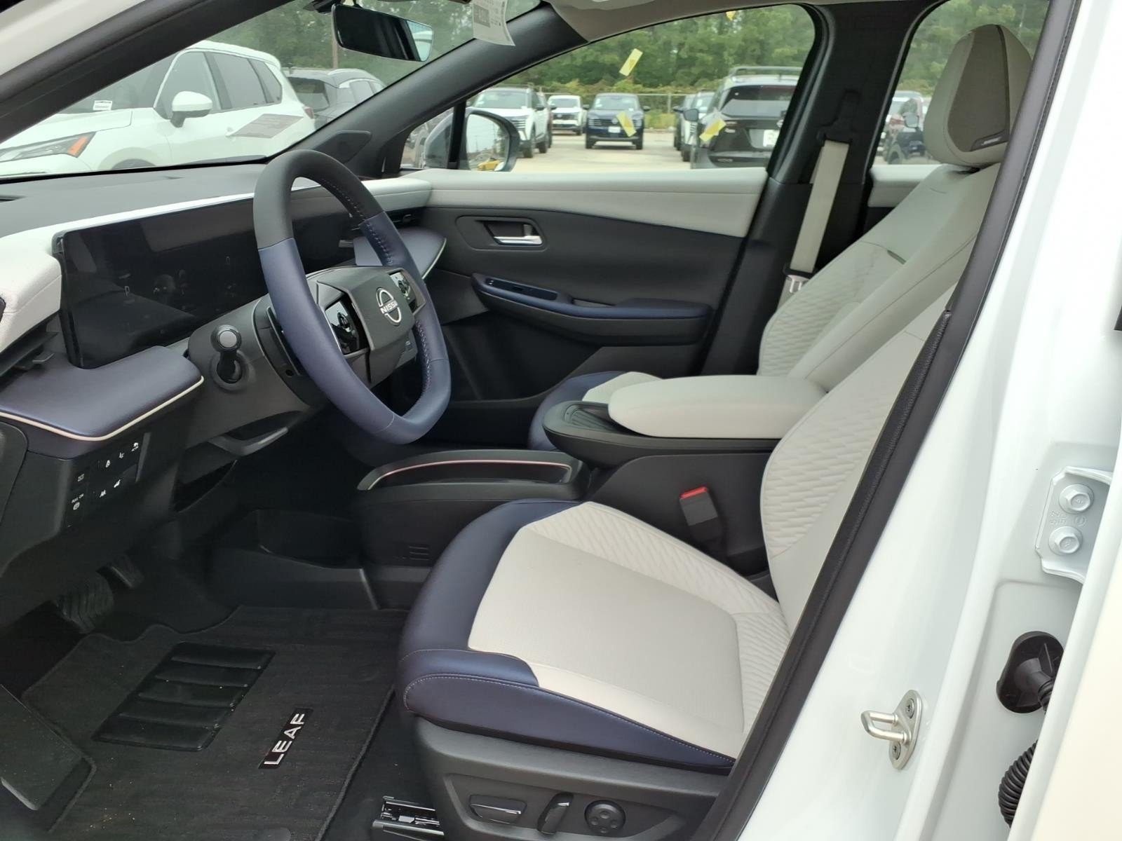 2026 Nissan LEAF photo 12 of 22